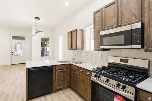 915 W 300 S, Salt Lake City, UT 84104