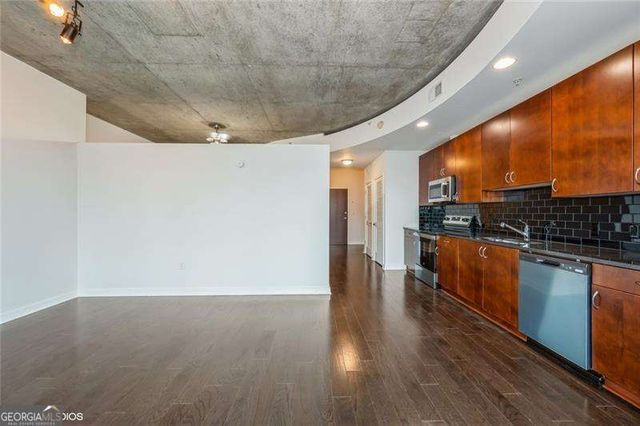 400 W Peachtree Street NW 2010, Atlanta, GA 30308