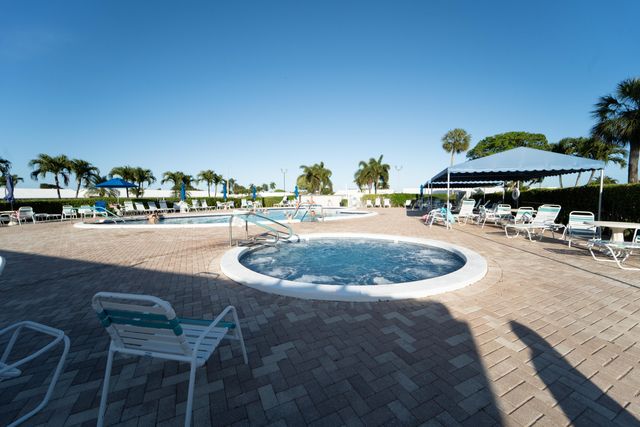 2095 SW 14 Avenue SW, Boynton Beach, FL 33426