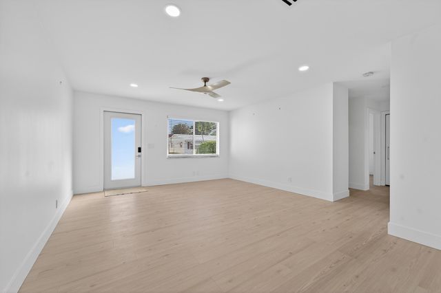 2095 SW 14 Avenue SW, Boynton Beach, FL 33426