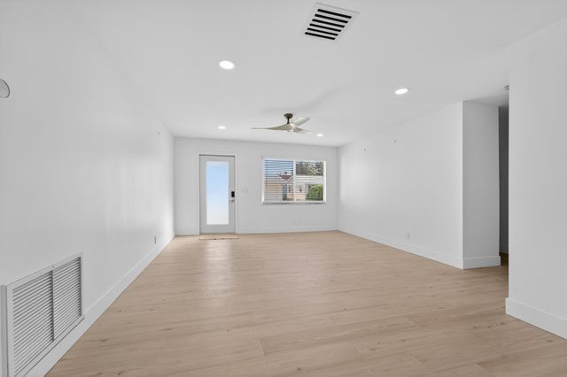 2095 SW 14 Avenue SW, Boynton Beach, FL 33426