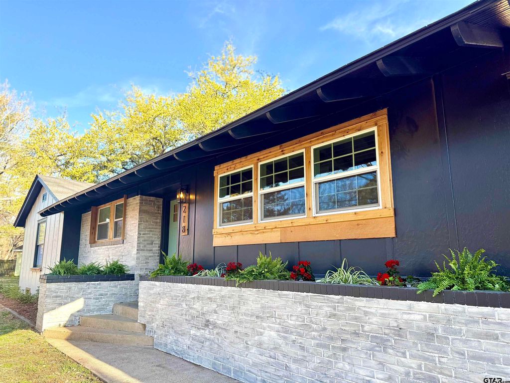 218 Cage St., Mineola, TX 75773