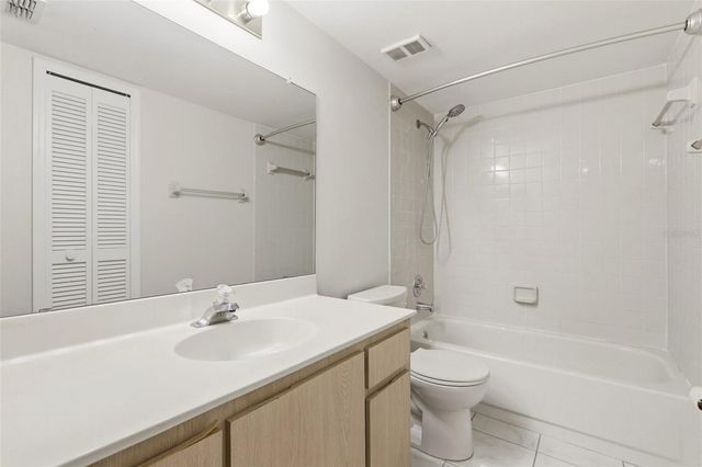 4696 SUSSEX TERRACE 202, Orlando, FL 32811