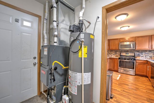 1015 37th St SE, Minot, ND 58701