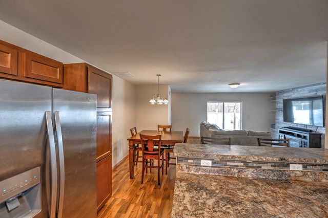 1015 37th St SE, Minot, ND 58701