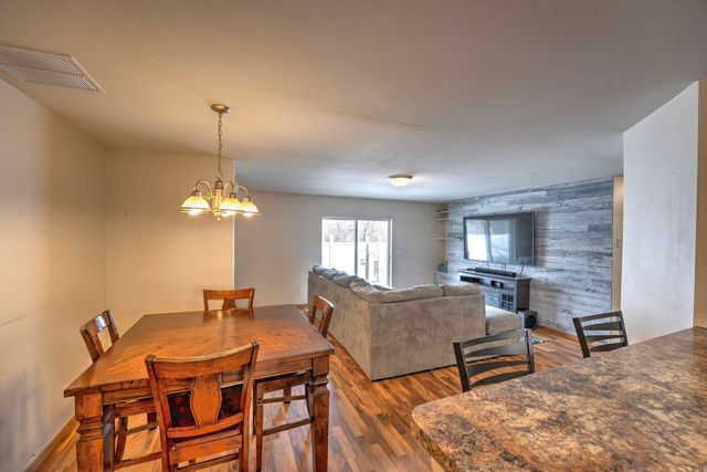 1015 37th St SE, Minot, ND 58701