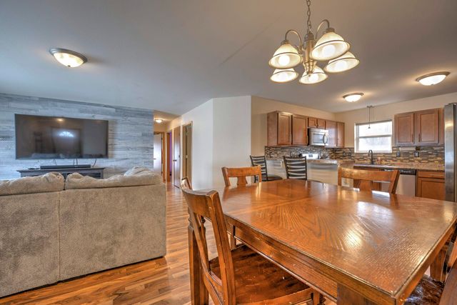 1015 37th St SE, Minot, ND 58701