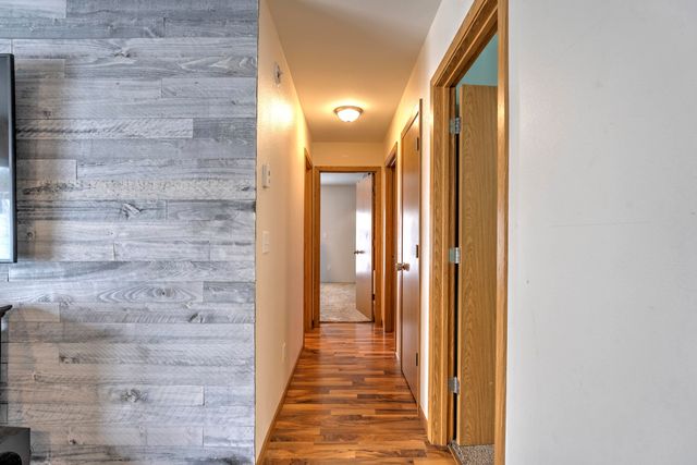 1015 37th St SE, Minot, ND 58701