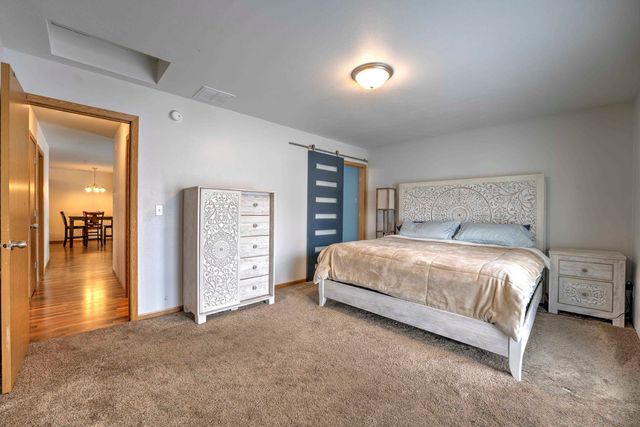 1015 37th St SE, Minot, ND 58701