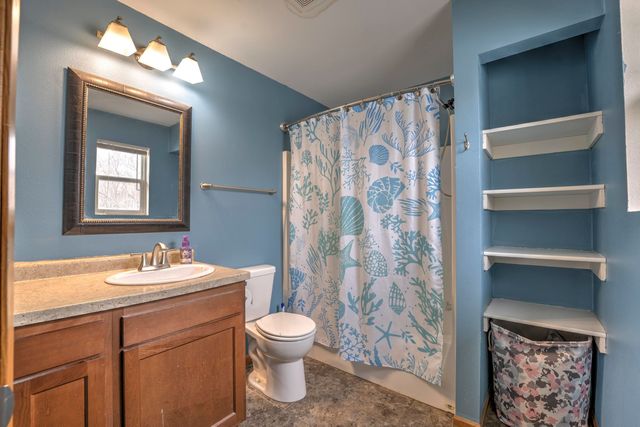 1015 37th St SE, Minot, ND 58701