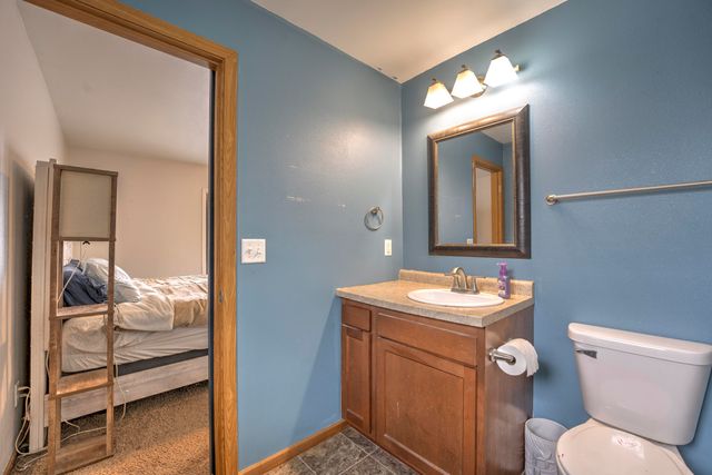 1015 37th St SE, Minot, ND 58701