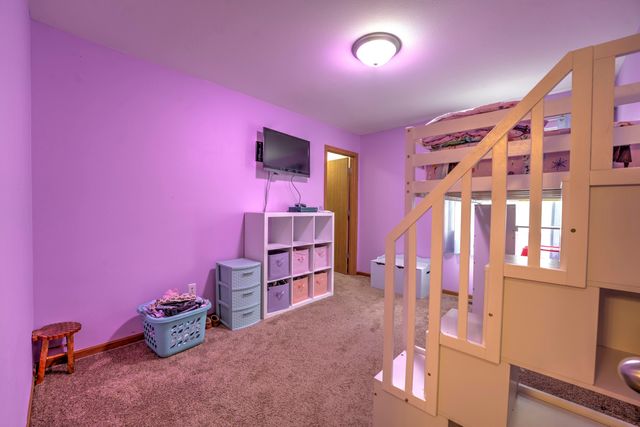 1015 37th St SE, Minot, ND 58701