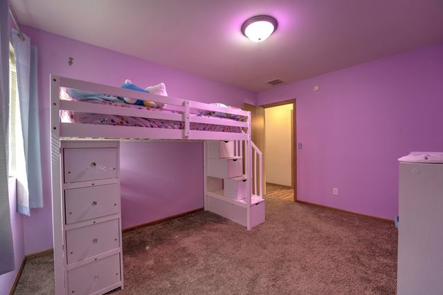 1015 37th St SE, Minot, ND 58701