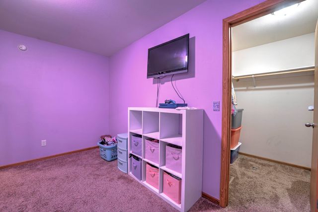 1015 37th St SE, Minot, ND 58701