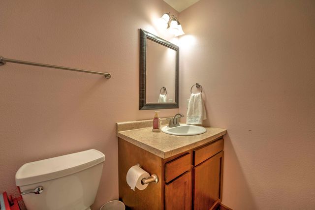 1015 37th St SE, Minot, ND 58701