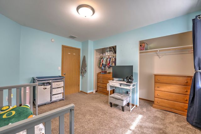 1015 37th St SE, Minot, ND 58701