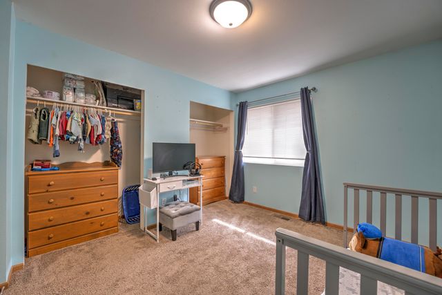 1015 37th St SE, Minot, ND 58701