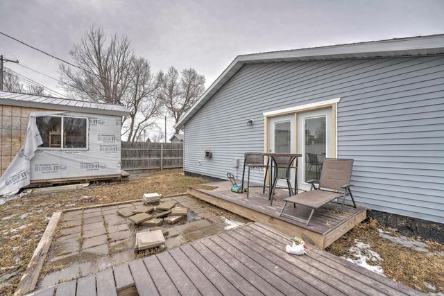 1015 37th St SE, Minot, ND 58701