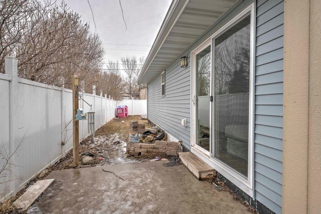 1015 37th St SE, Minot, ND 58701