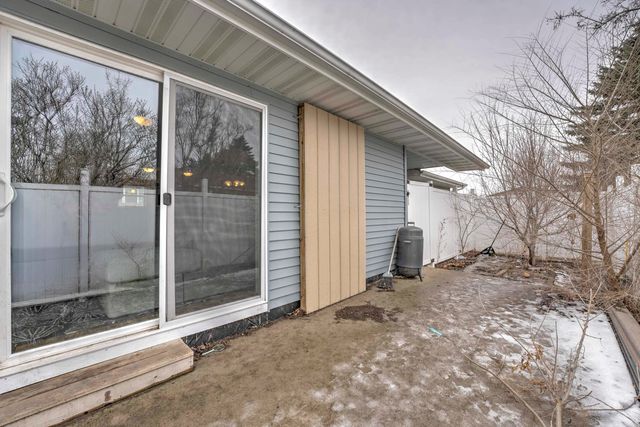 1015 37th St SE, Minot, ND 58701