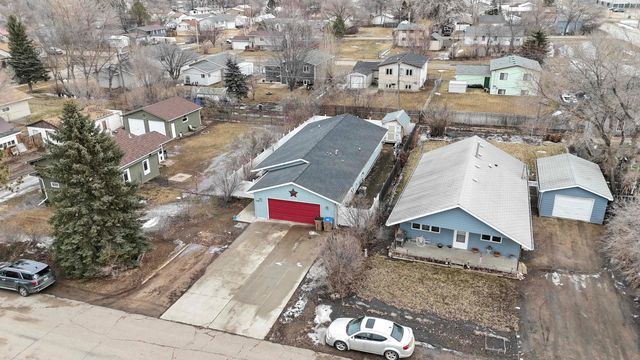 1015 37th St SE, Minot, ND 58701