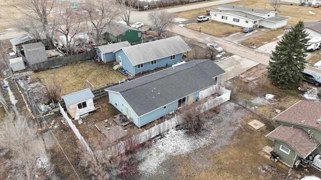 1015 37th St SE, Minot, ND 58701