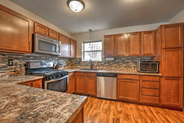 1015 37th St SE, Minot, ND 58701