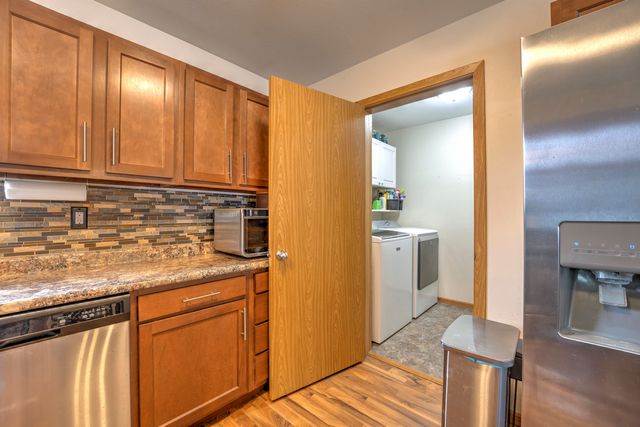 1015 37th St SE, Minot, ND 58701