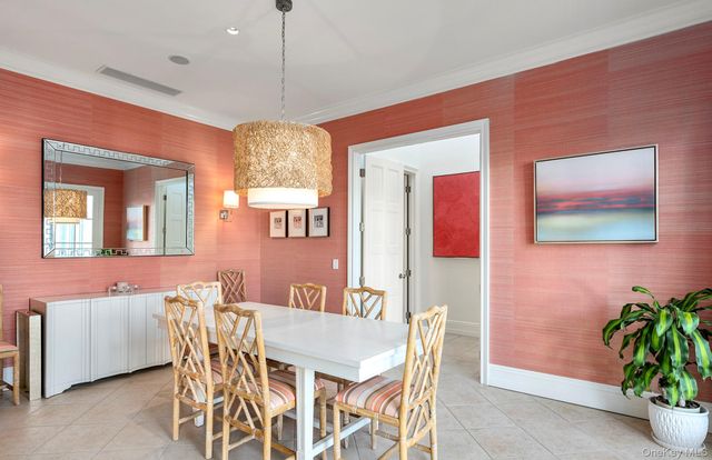 210 Downs Path, Southampton, NY 11968