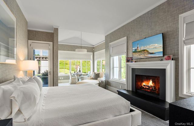 210 Downs Path, Southampton, NY 11968