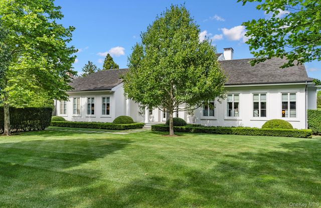 210 Downs Path, Southampton, NY 11968