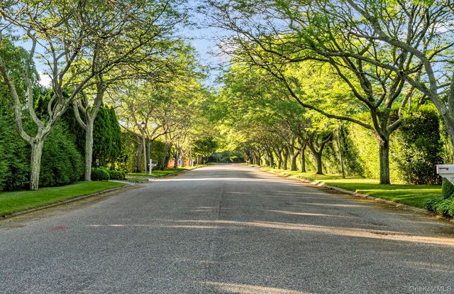 210 Downs Path, Southampton, NY 11968