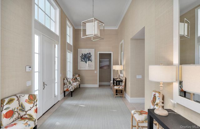 210 Downs Path, Southampton, NY 11968