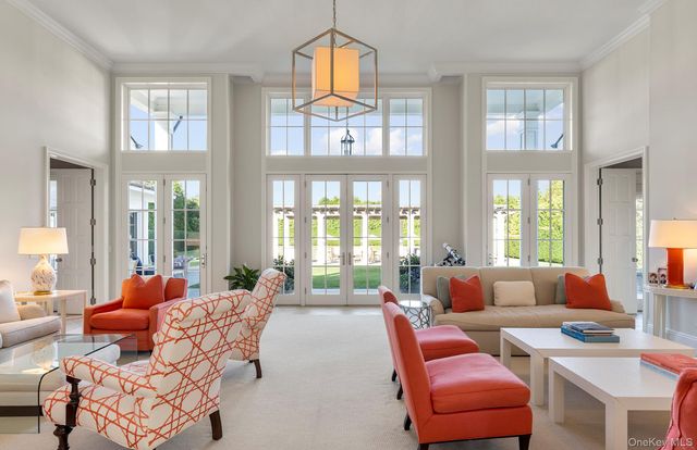 210 Downs Path, Southampton, NY 11968