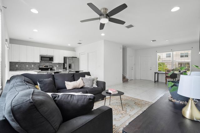 2790 NW Treviso Circle, Port St Lucie, FL 34986