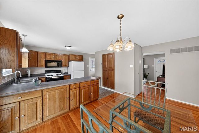 3051 Charmbrook Lane, Maryland Heights, MO 63043