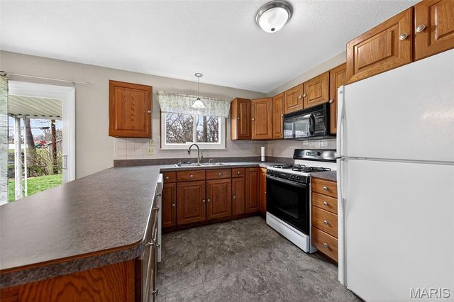 3051 Charmbrook Lane, Maryland Heights, MO 63043