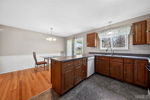 3051 Charmbrook Lane, Maryland Heights, MO 63043