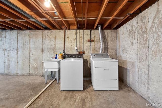 3051 Charmbrook Lane, Maryland Heights, MO 63043