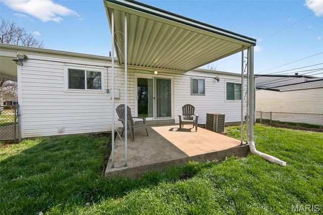 3051 Charmbrook Lane, Maryland Heights, MO 63043