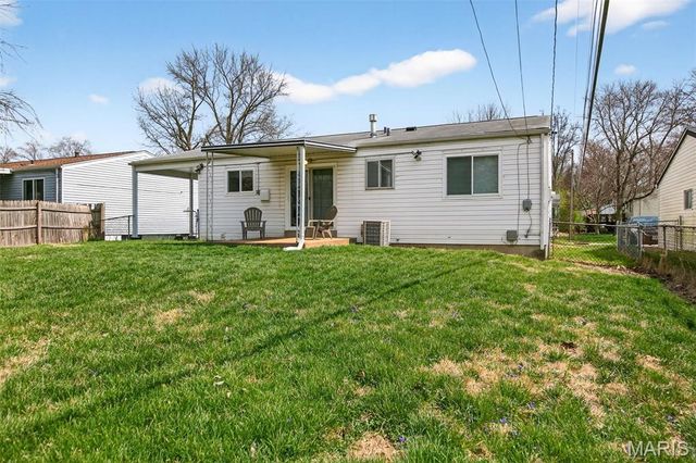 3051 Charmbrook Lane, Maryland Heights, MO 63043