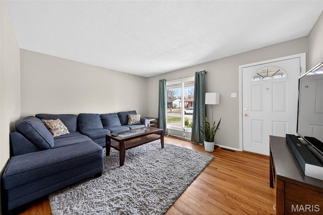 3051 Charmbrook Lane, Maryland Heights, MO 63043