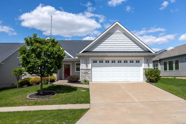 2446 Pheasant Creek Circle, Davenport, IA 52807