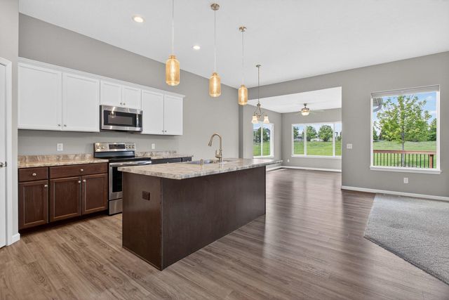 2446 Pheasant Creek Circle, Davenport, IA 52807