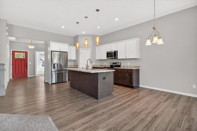 2446 Pheasant Creek Circle, Davenport, IA 52807