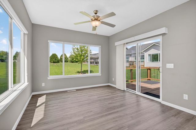 2446 Pheasant Creek Circle, Davenport, IA 52807