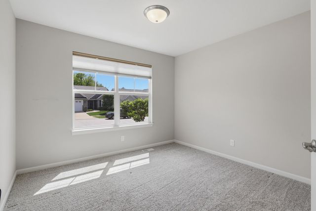2446 Pheasant Creek Circle, Davenport, IA 52807