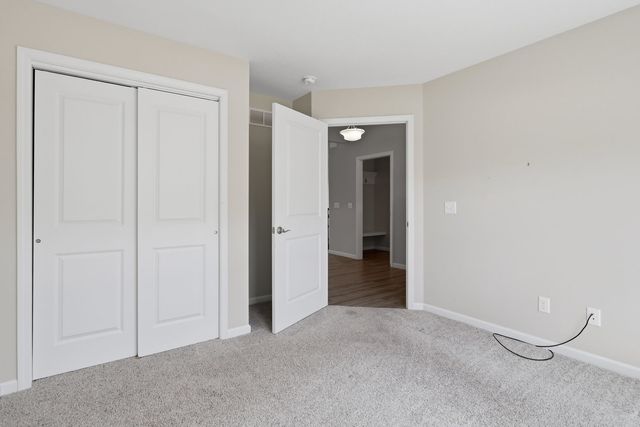 2446 Pheasant Creek Circle, Davenport, IA 52807