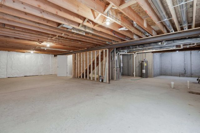 2446 Pheasant Creek Circle, Davenport, IA 52807