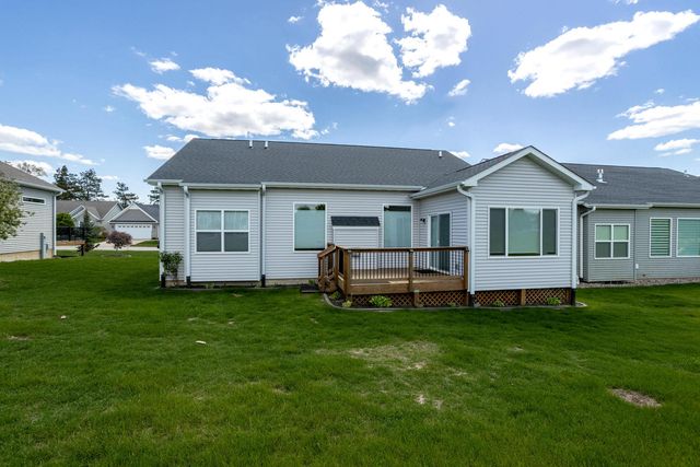 2446 Pheasant Creek Circle, Davenport, IA 52807